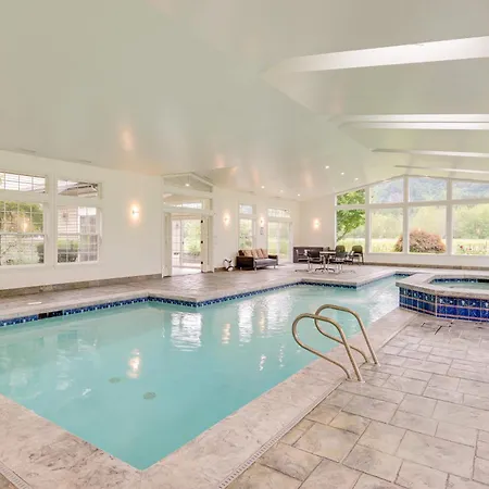 Private Pond And Indoor Pool Grand Arlington Villa!